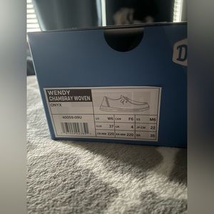 Size 6 Womens Hey Dudes